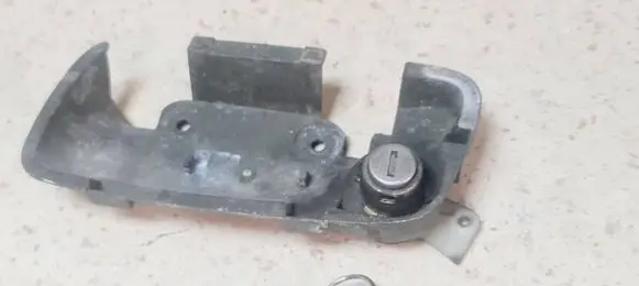 Opel Zafira A Front door lock (next to the handle) L770