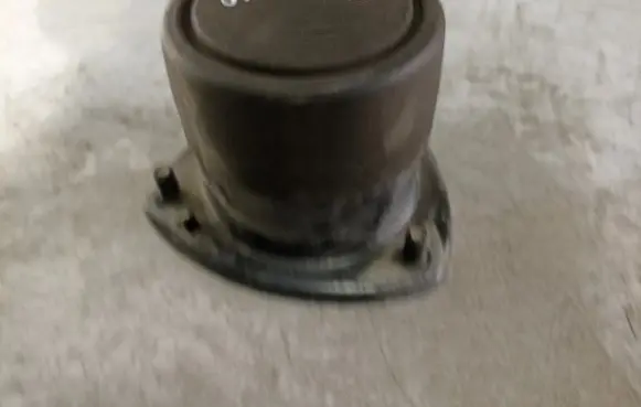 Suzuki Grand Vitara I Coil spring mount 