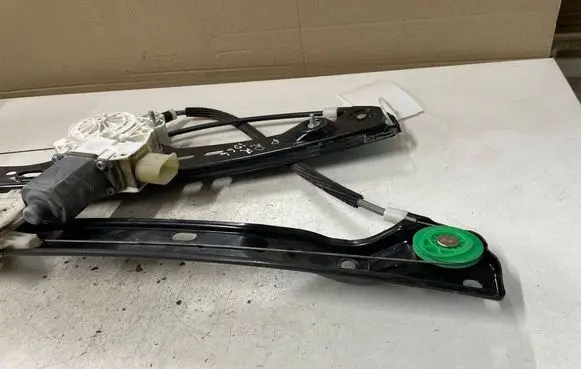 BMW 3 E90 E91 Front door window regulator with motor 7140587E 0130822226 996624102