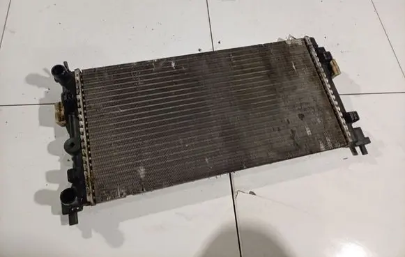 Volkswagen Cross Polo Coolant radiator 