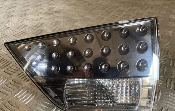 Mitsubishi Outlander Tailgate rear/tail lights