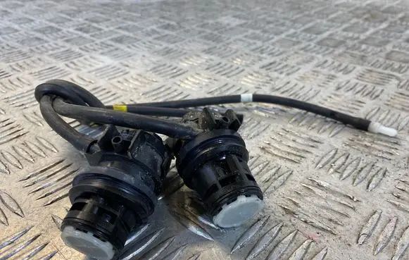 Lexus CT 200H Windscreen/windshield washer pump 8533060190 8533060180 0602104541
