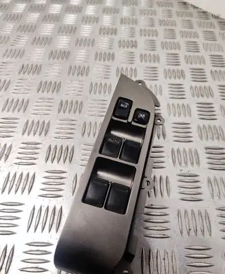 Nissan X-Trail T30 Electric window control switch 80961
