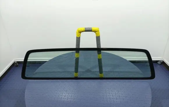 Volkswagen Amarok Rear windscreen/windshield window 