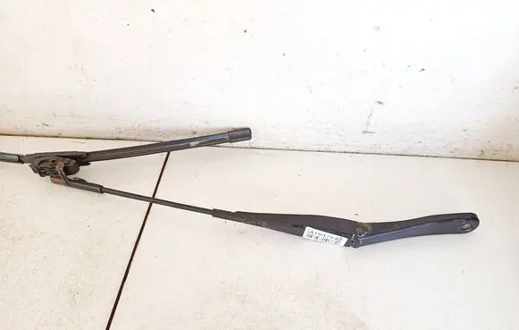 Opel Astra H Front wiper blade arm 13111219