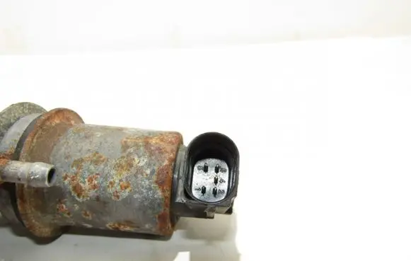 Audi A3 S3 8P EGR valve 06a131501f