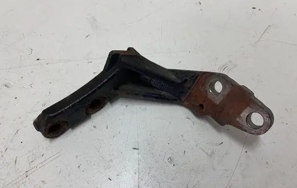 Toyota Avensis T250 Engine mounting bracket 3311905010