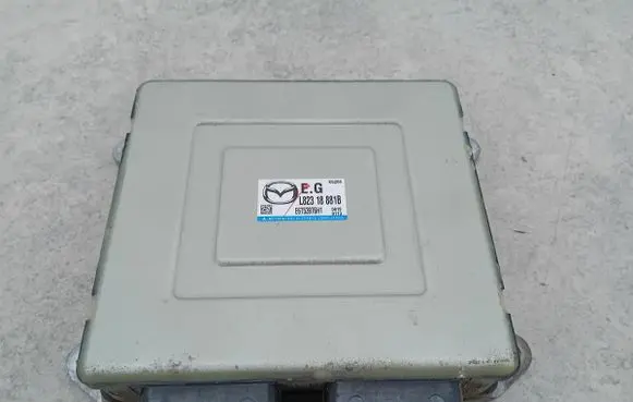 Mazda 5 Engine control unit/module ECU L82318881B