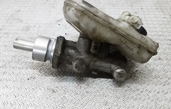 Master brake cylinder