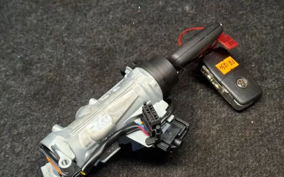 Volkswagen Golf VI Ignition lock 1K0905865A 1K0905851B