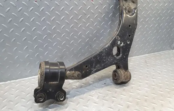 Volvo C30 Front lower control arm/wishbone 3M513A424EM