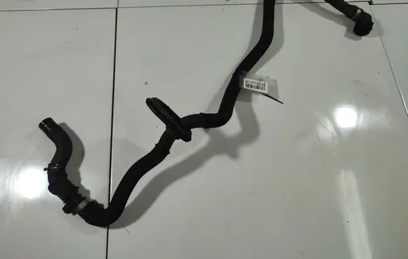 Audi A6 S6 C6 4F Engine coolant pipe/hose 