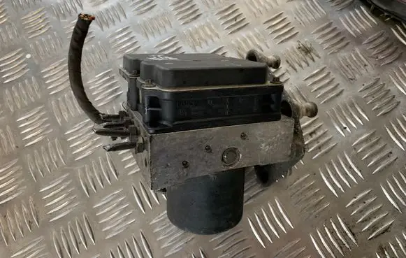 Mercedes-Benz Sprinter W906 ABS Pump A0014464189