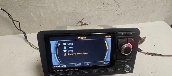 Radio/CD/DVD/GPS head unit