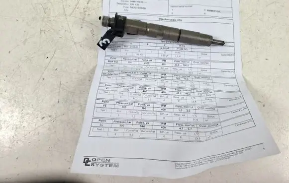 BMW X6 F16 Fuel injector 7823461