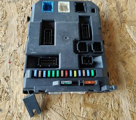 Citroen C3 Comfort/convenience module 22661F01 9666951980 10908565