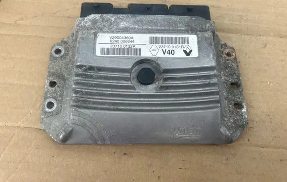 Renault Megane III Engine control unit/module 237100131R V29004369A 9240066644