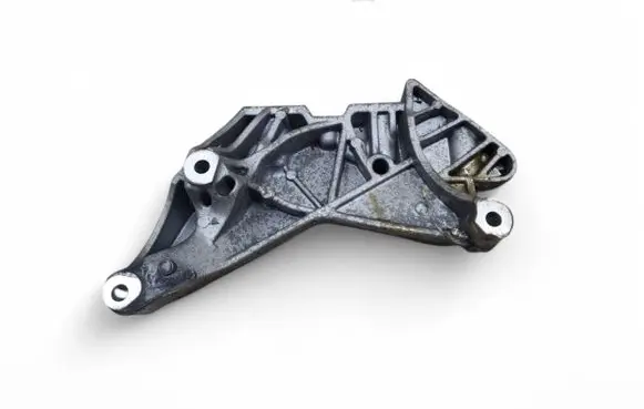 Volkswagen Tiguan Engine mounting bracket 06K199207A