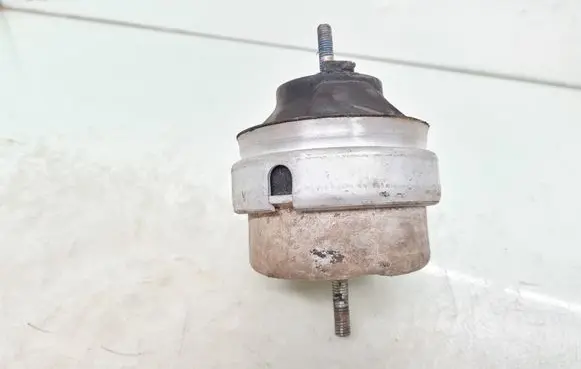 Audi A6 S6 C5 4B Engine mount bracket