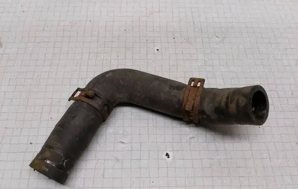 Volkswagen Touran I Engine coolant pipe/hose