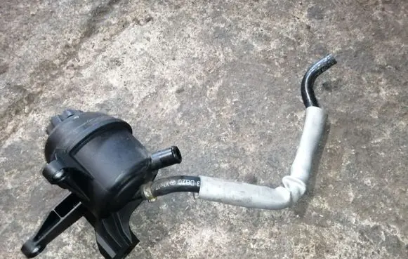 Power steering fluid tank/reservoir