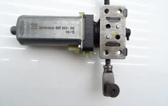 Mercedes-Benz S W221 Seat adjustment motor 907392100