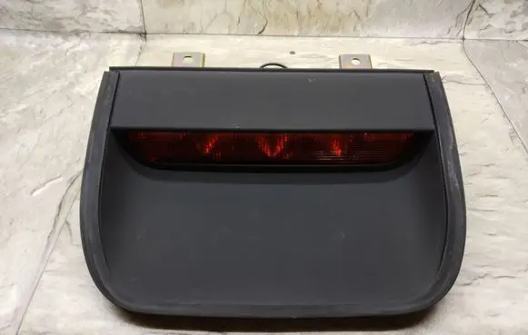 Mitsubishi Carisma Third/center stoplight