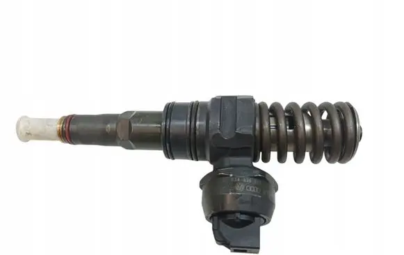Volkswagen PASSAT B5.5 Fuel injector 038130073AJ