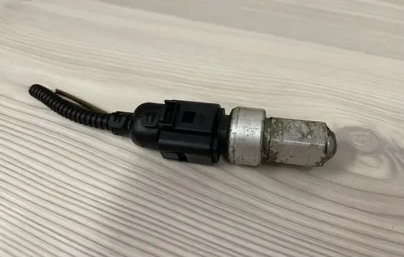 Volkswagen Scirocco Air conditioning (A/C) pressure sensor 3D0973703