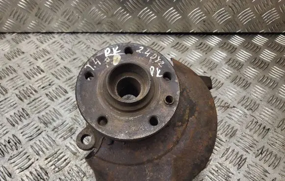 Volkswagen Transporter - Caravelle T4 Front wheel hub