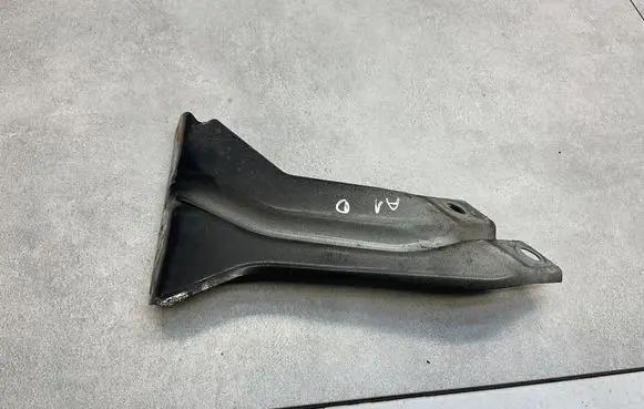 Audi A1 Fender mounting bracket 8X0821136A