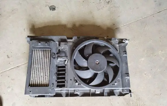 Peugeot 5008 Radiator support slam panel