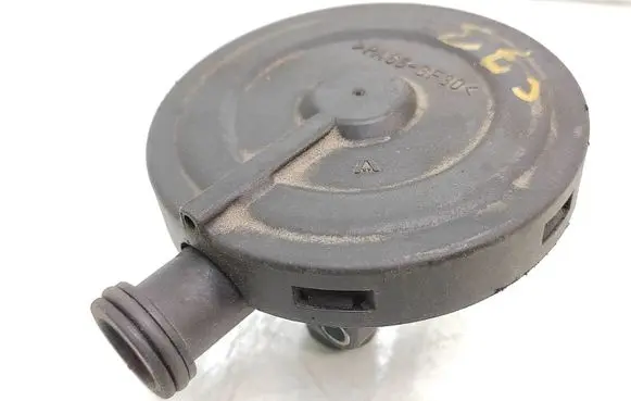 Volkswagen Golf Plus Breather valve 03C103201e