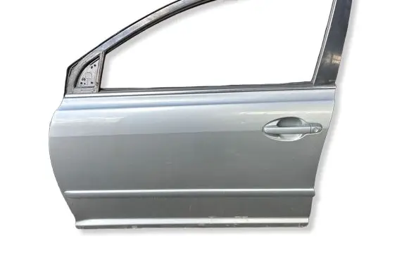 Toyota Avensis T250 Front door 