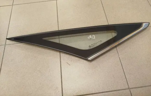 KIA Carens III Front triangle window/glass 43R000083