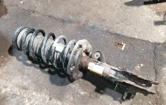 Buick Encore I Front shock absorber with coil spring 95266854