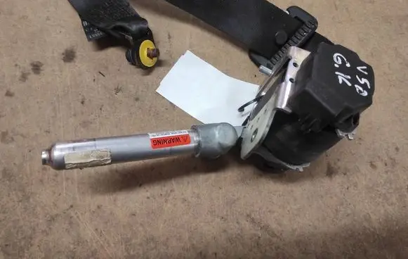 Volvo V50 Rear seatbelt 8639551 6085750L0