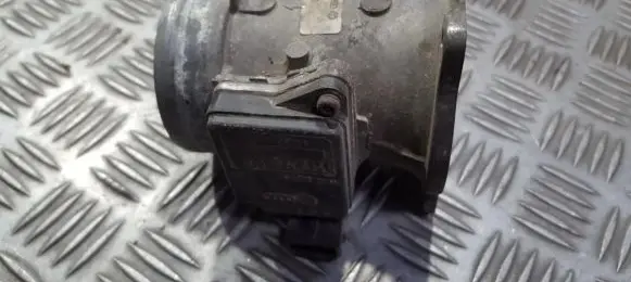 Audi A4 S4 B5 8D Mass air flow meter 037906461b afh60-10a