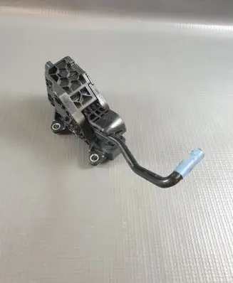 Toyota RAV 4 (XA50) Accelerator throttle pedal 7811042071 2701001080 06E18A0006
