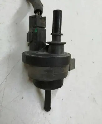 Nissan Pulsar Fuel tank valve V29036755