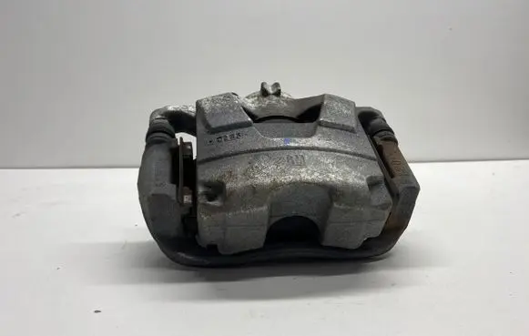 Chevrolet Volt I Front brake caliper
