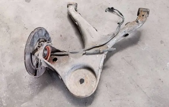 Rear wheel hub spindle/knuckle