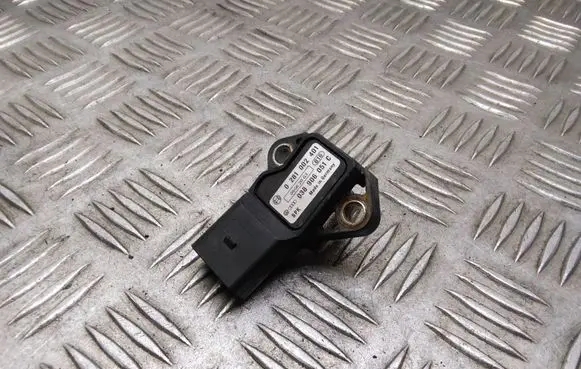 Volkswagen Phaeton Air pressure sensor 0281002401 038906051C