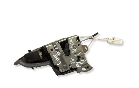 BMW 5 E39 Front door lock 8235125