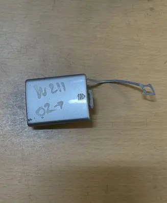 Mercedes-Benz E W211 Front tow hook cap/cover A2118850026