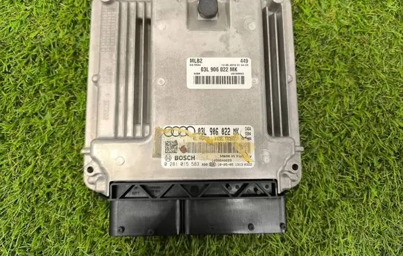 Audi A5 8T 8F Engine control unit/module 03L906022MK 1039S40629 0281015583