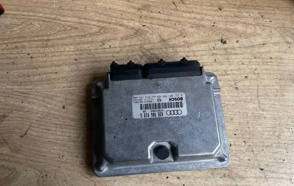 Audi A6 S6 C5 4B Engine control unit/module 038906018G 0281001609