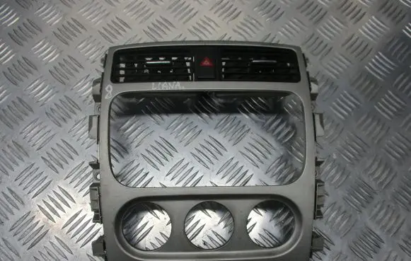 Suzuki Liana Radio/GPS head unit trim 