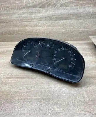 Volkswagen PASSAT B5 Speedometer (instrument cluster) 3B0919880