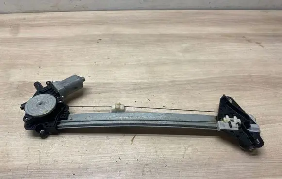 Honda CR-V Rear door window regulator motor